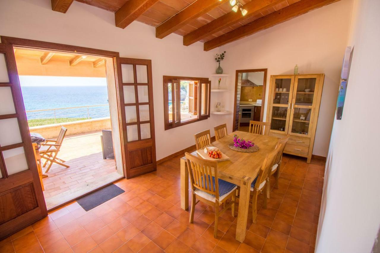 Beautiful Private Villa On The Sea Сантаньи Экстерьер фото
