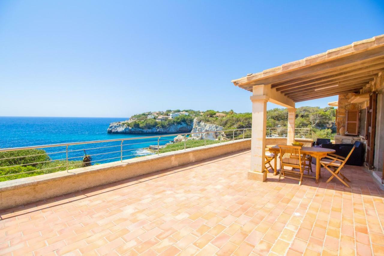 Beautiful Private Villa On The Sea Сантаньи Экстерьер фото