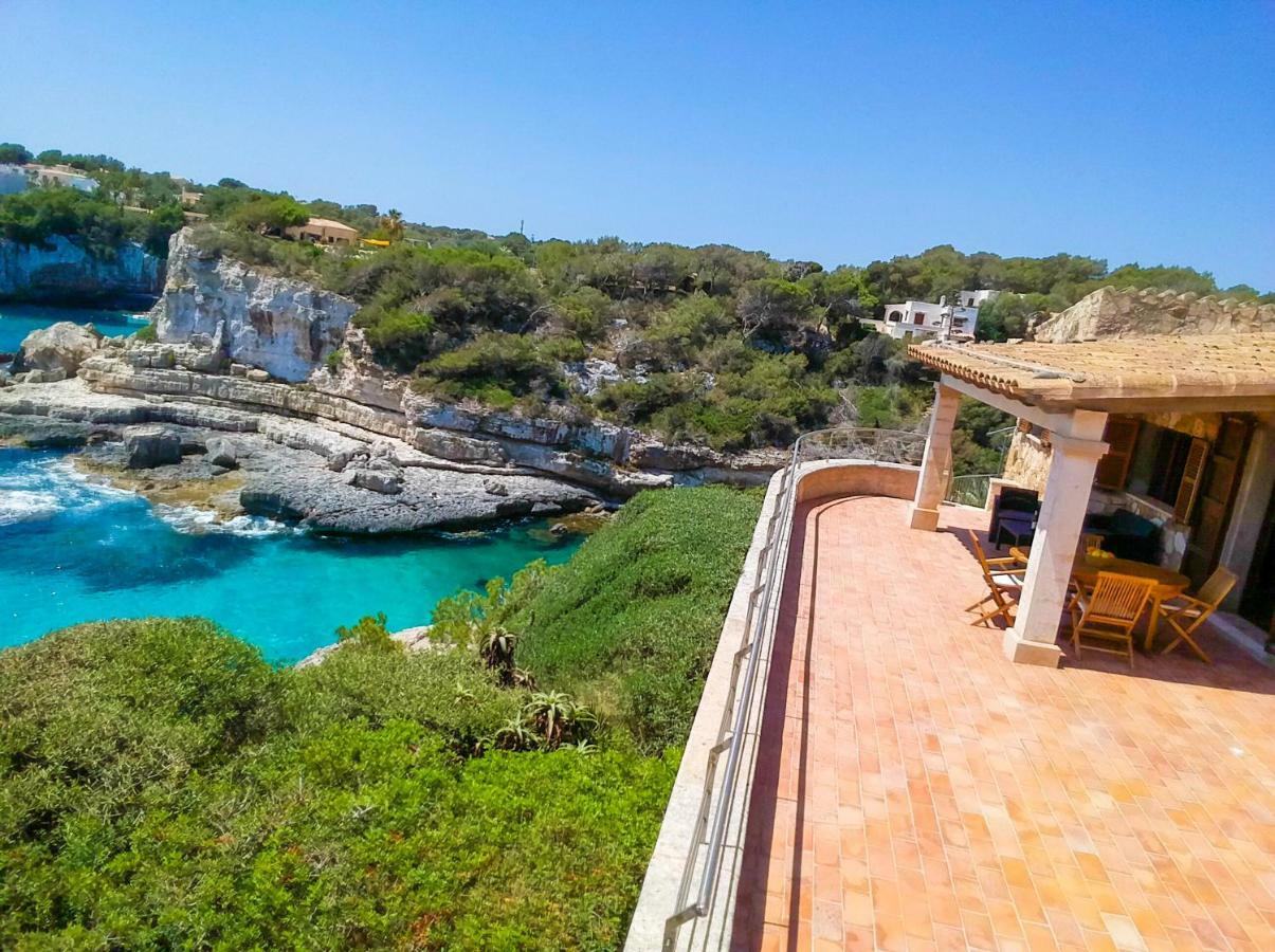 Beautiful Private Villa On The Sea Сантаньи Экстерьер фото